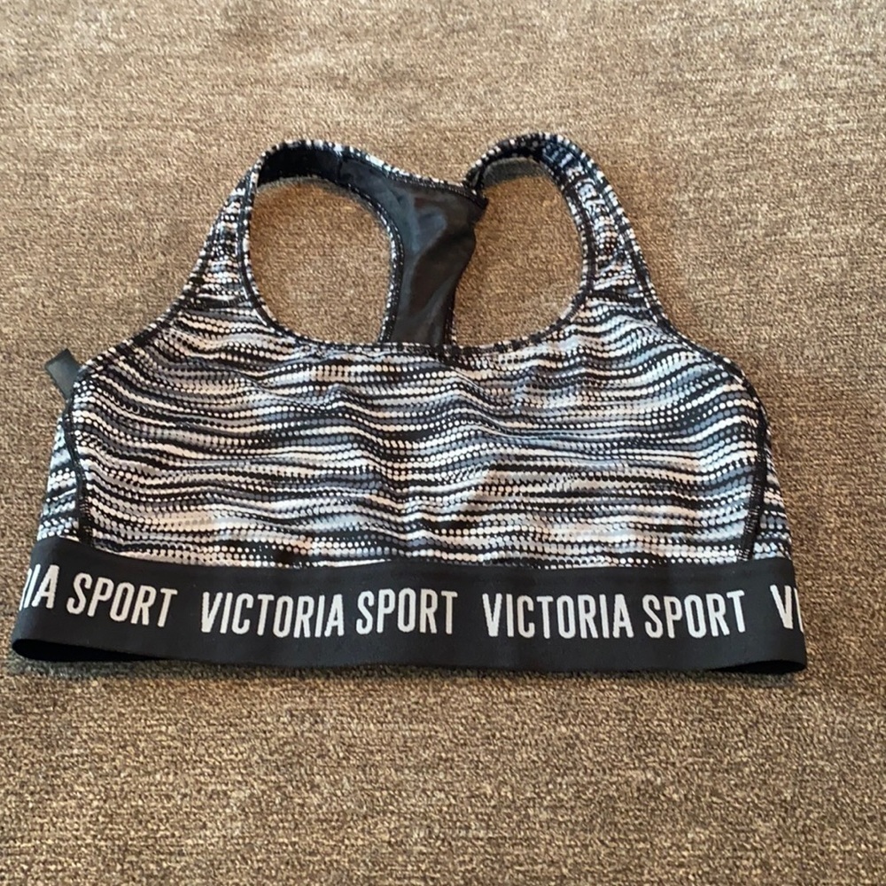 𝅺victoria’s Secret racer back sports bra; size Small